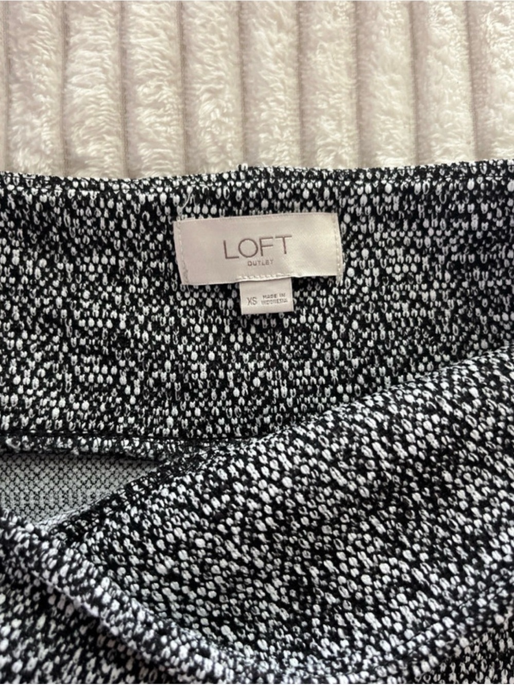 LOFT Black and White Speckled Skirt